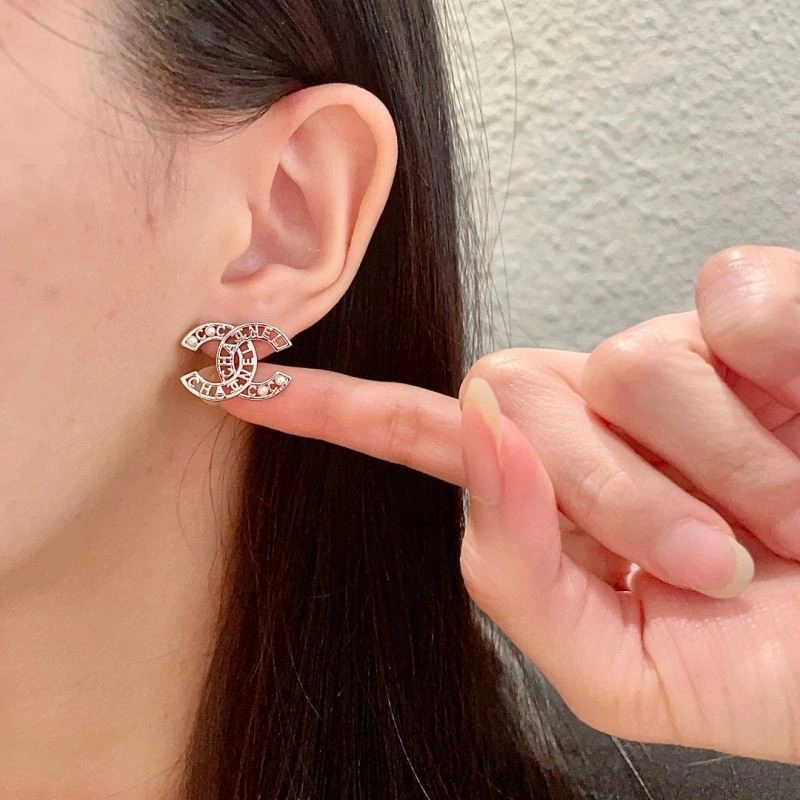 Chanel Earrings Comfortable 222615