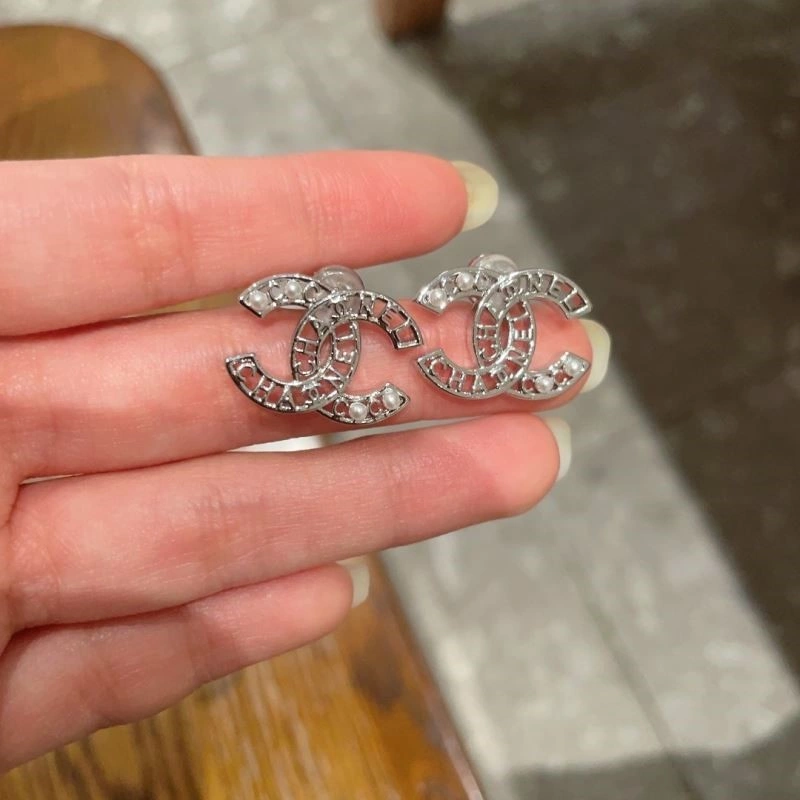 Chanel Earrings Comfortable 222615