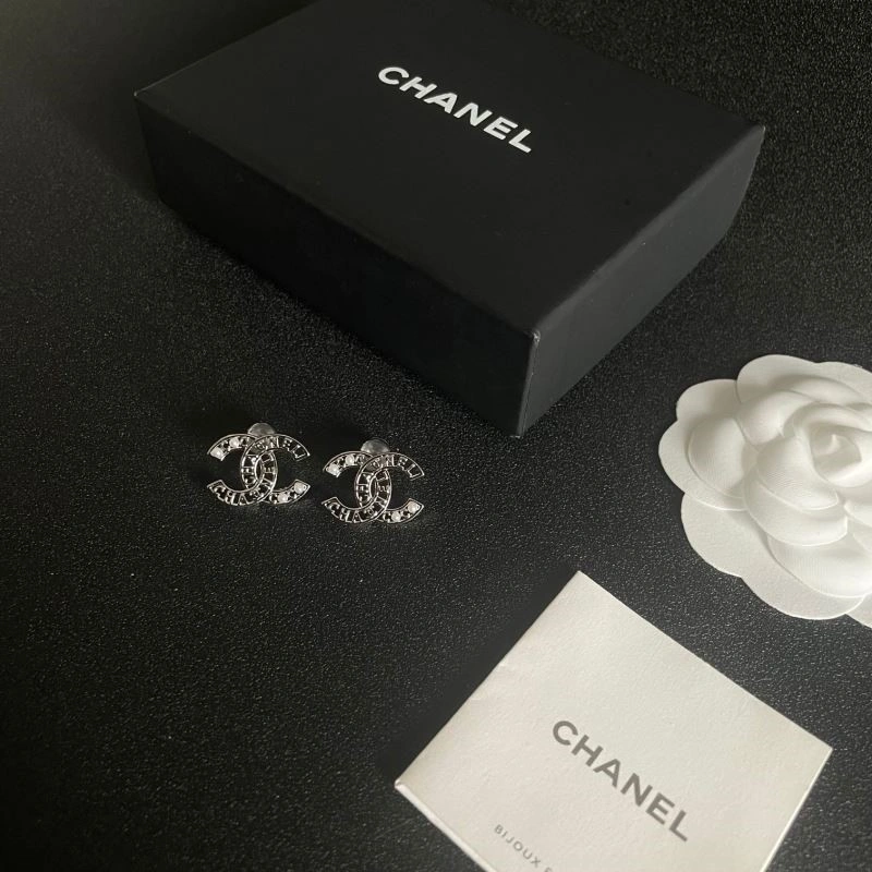 Chanel Earrings Comfortable 222615