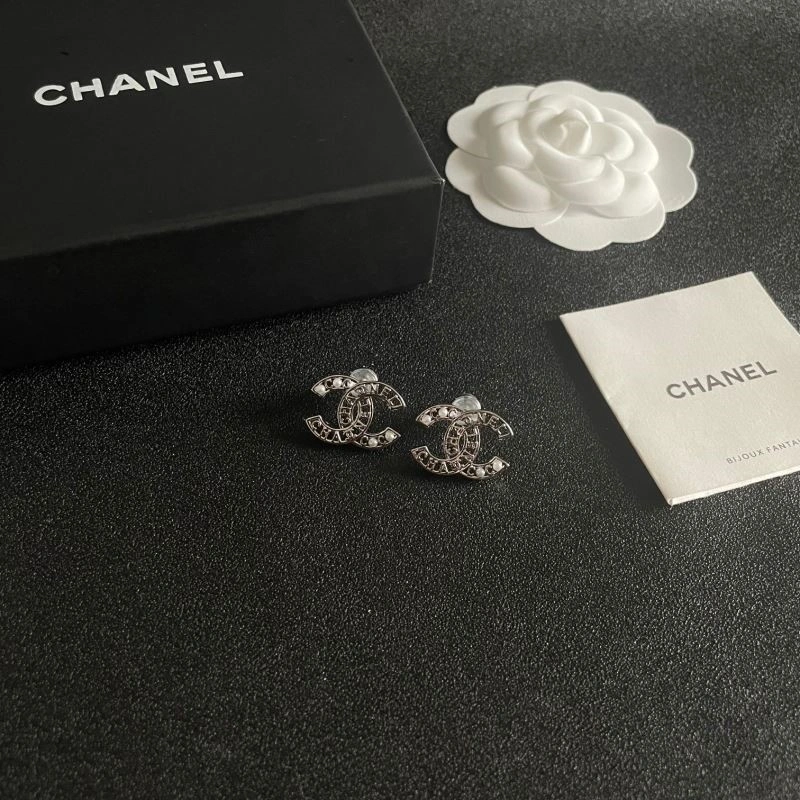 Chanel Earrings Comfortable 222615