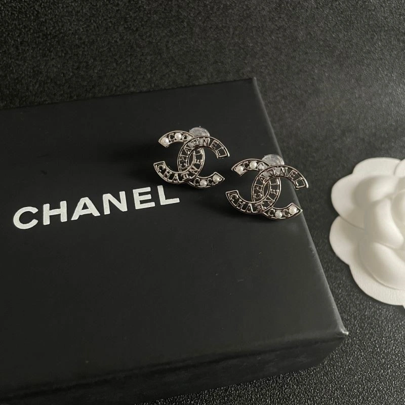 Chanel Earrings Comfortable 222615