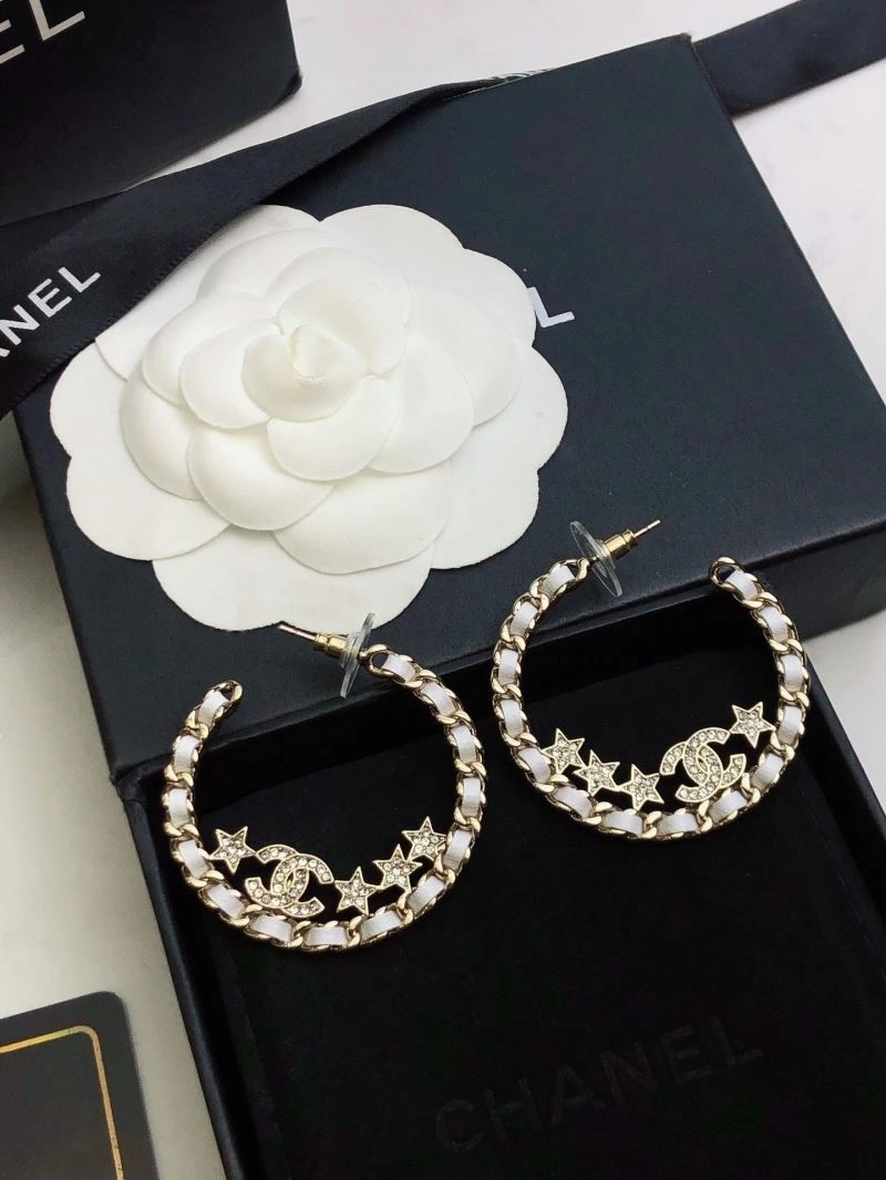 Sophisticated Chanel Earrings 222616
