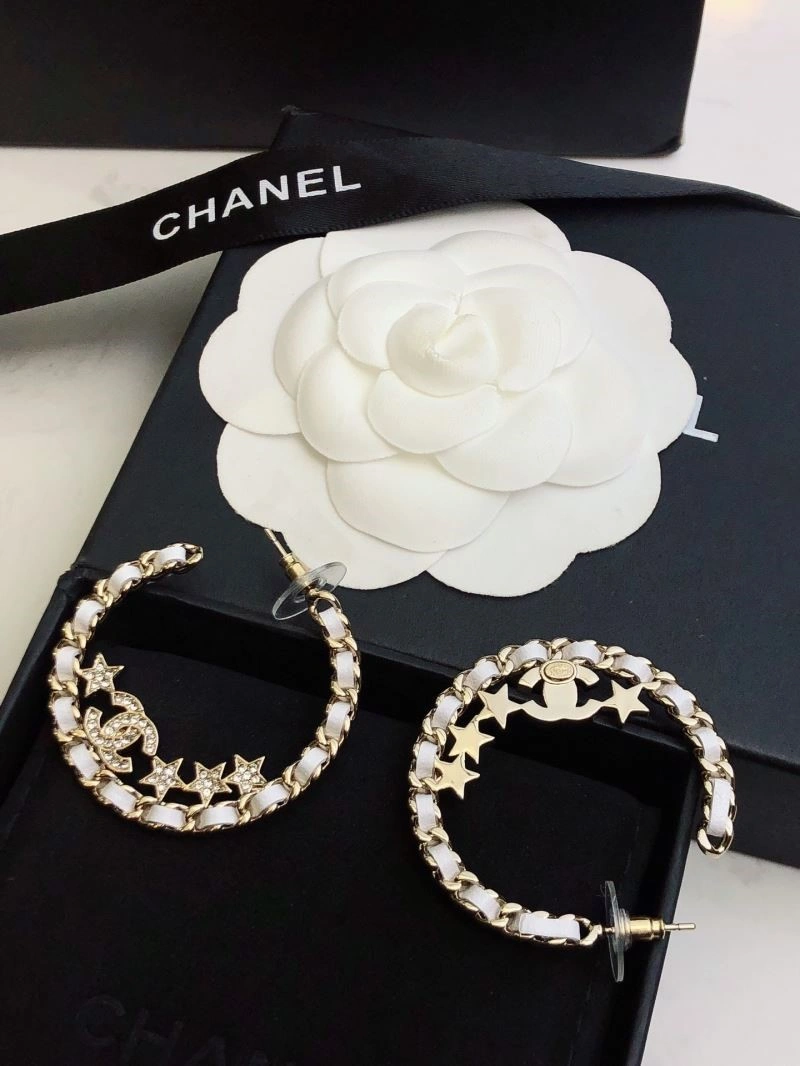 Sophisticated Chanel Earrings 222616