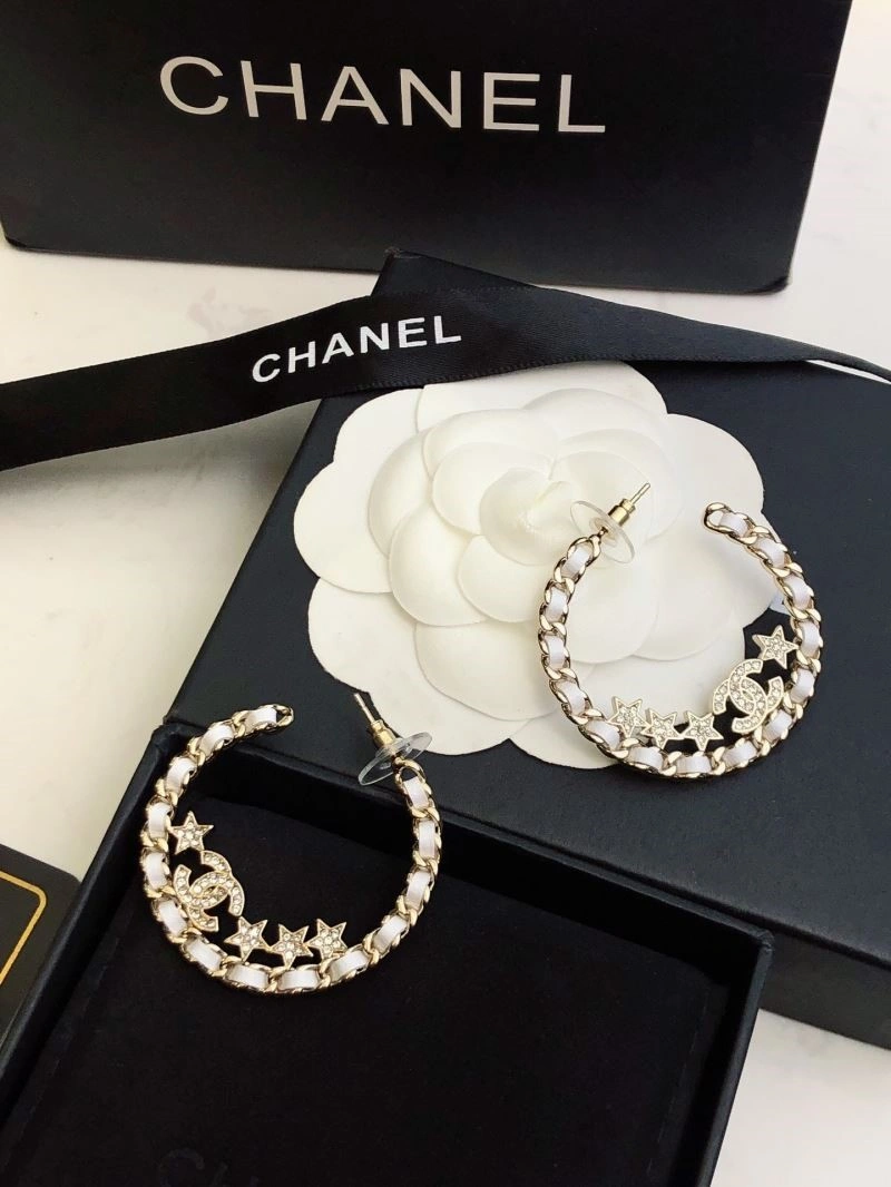 Sophisticated Chanel Earrings 222616
