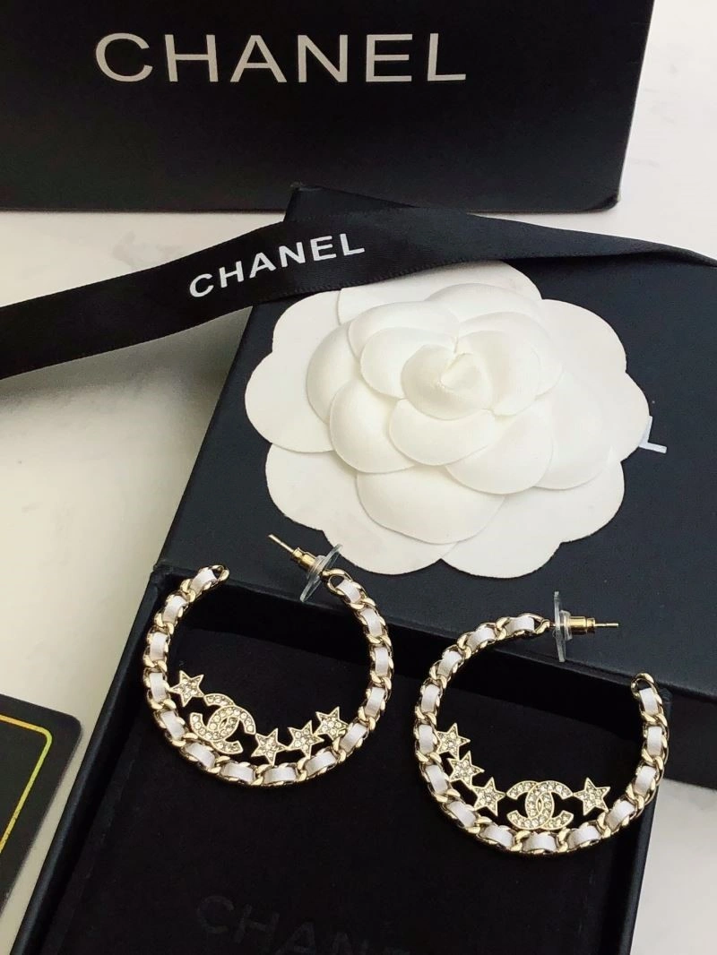 Sophisticated Chanel Earrings 222616