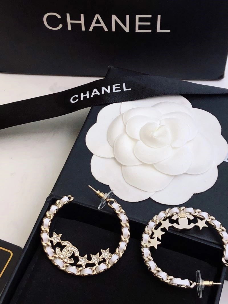 Sophisticated Chanel Earrings 222616