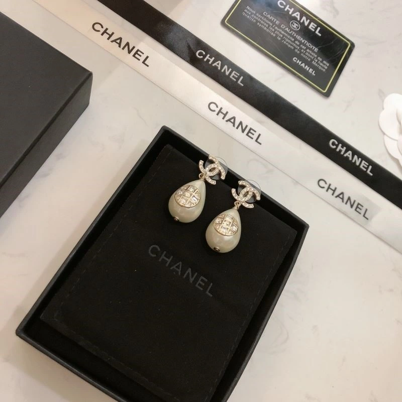 HighPerformance Chanel Earrings 222602