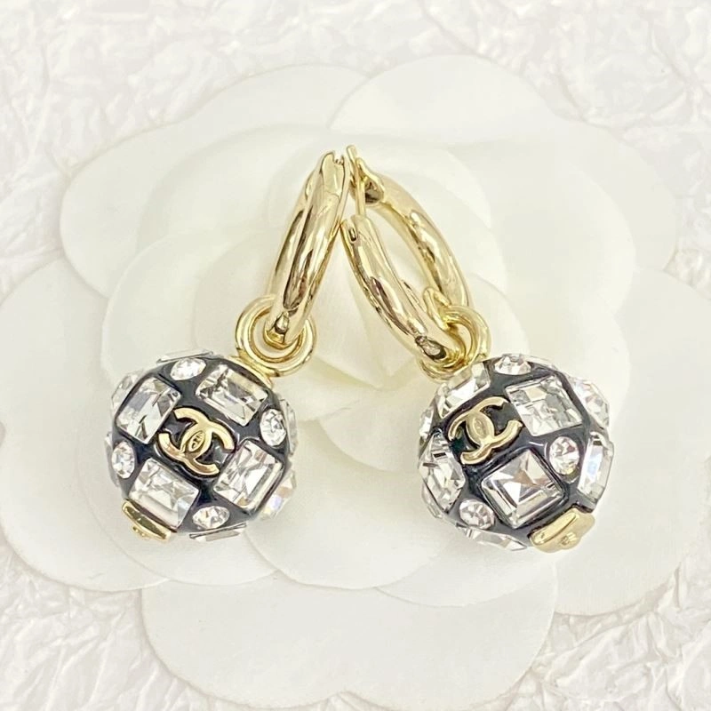 Trendsetting Chanel Earrings 222525