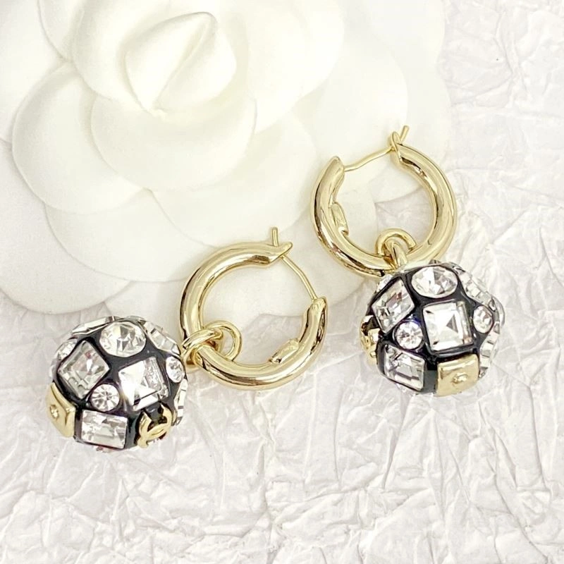 Trendsetting Chanel Earrings 222525
