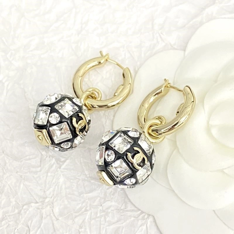 Trendsetting Chanel Earrings 222525