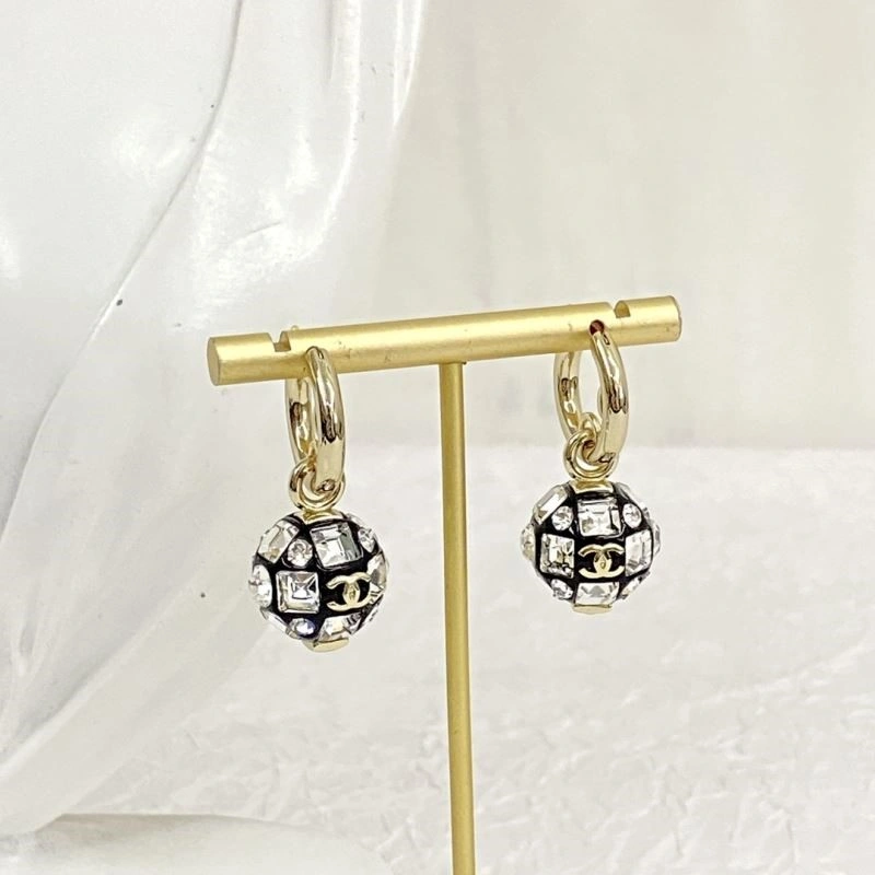 Trendsetting Chanel Earrings 222525