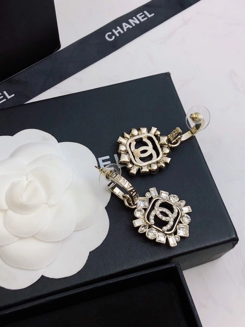 Comfortable Chanel Earrings 222541