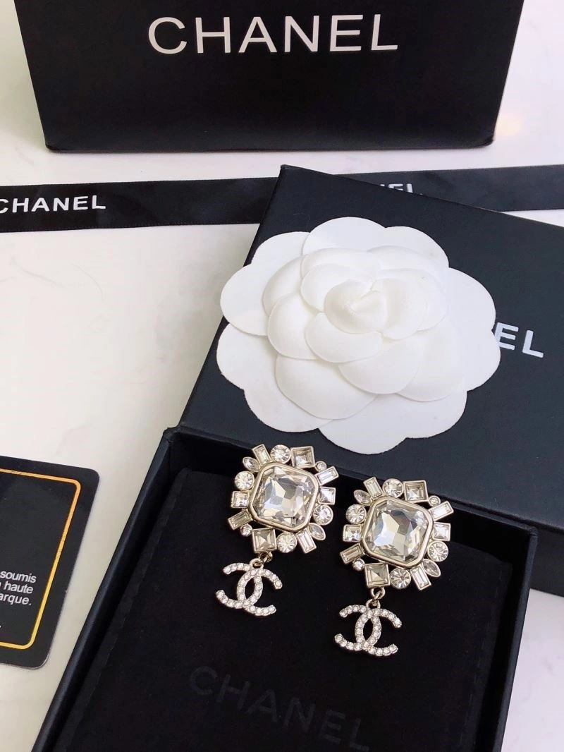 Lightweight Chanel Earrings 222542