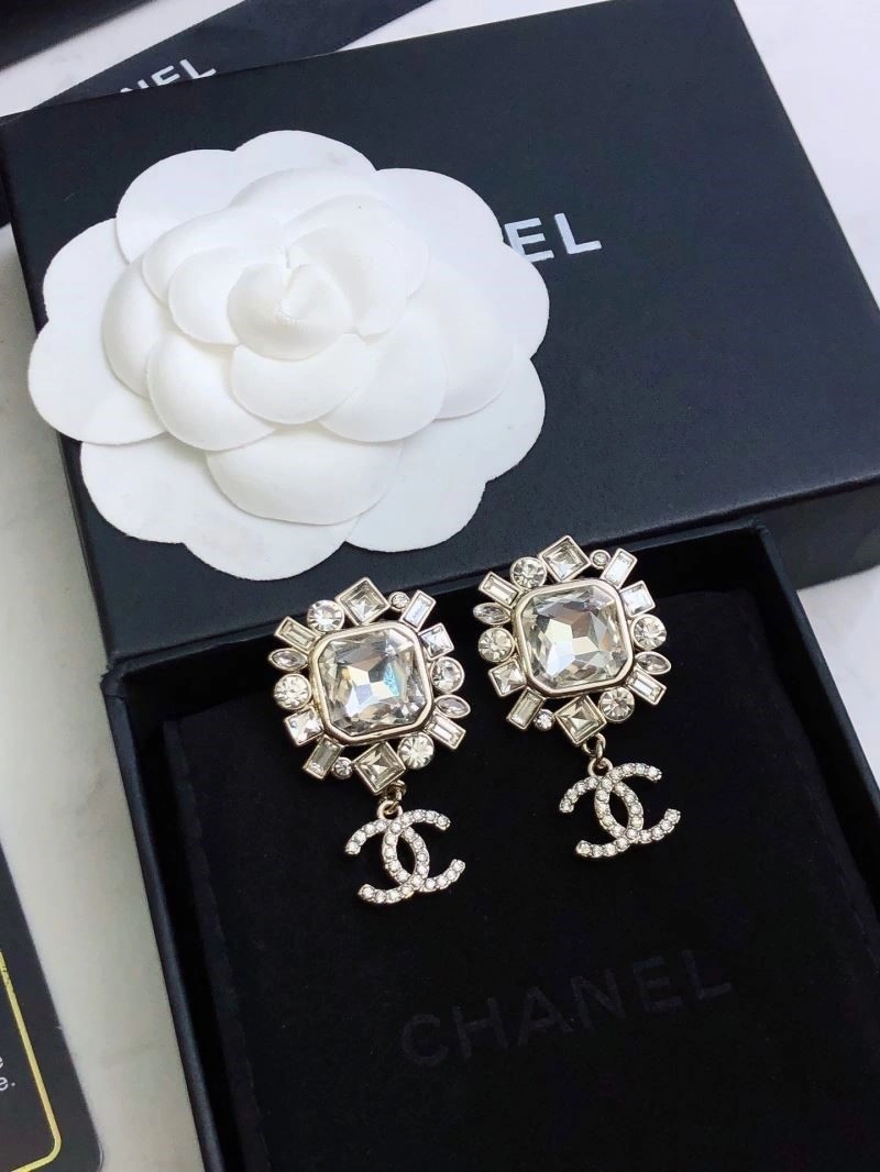 Lightweight Chanel Earrings 222542