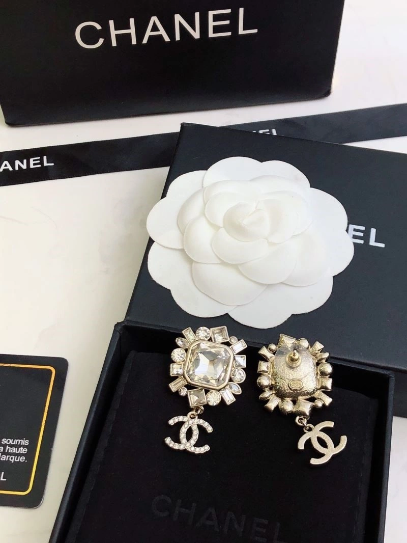 Lightweight Chanel Earrings 222542