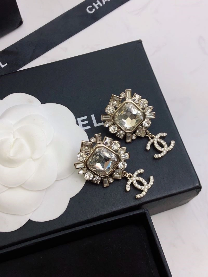 Lightweight Chanel Earrings 222542