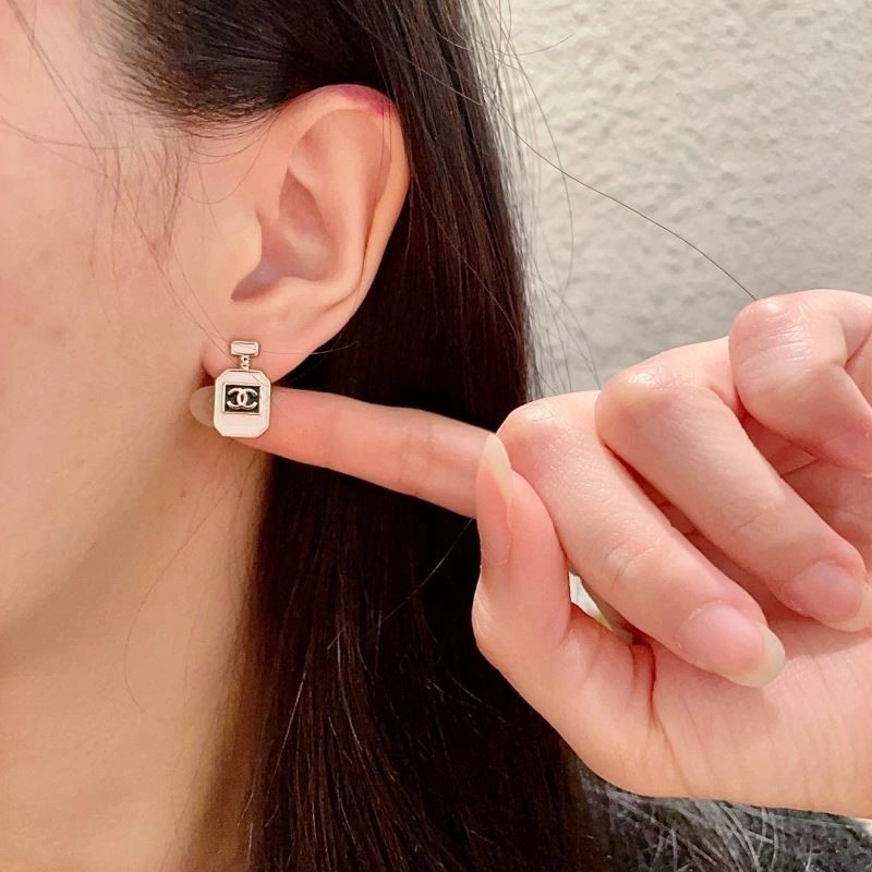 Chanel Earrings MoistureWicking 222512