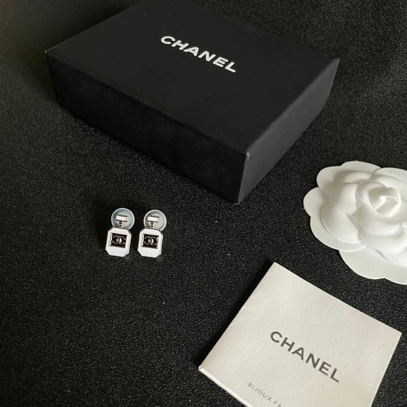 Chanel Earrings MoistureWicking 222512