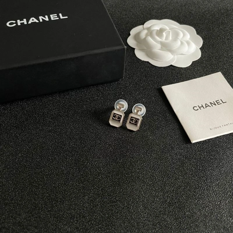 Chanel Earrings MoistureWicking 222512