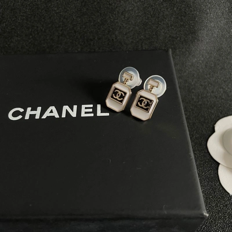 Chanel Earrings MoistureWicking 222512