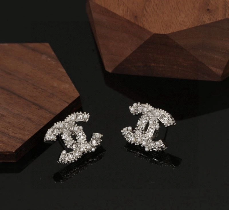 Lightweight Chanel Earrings 222484