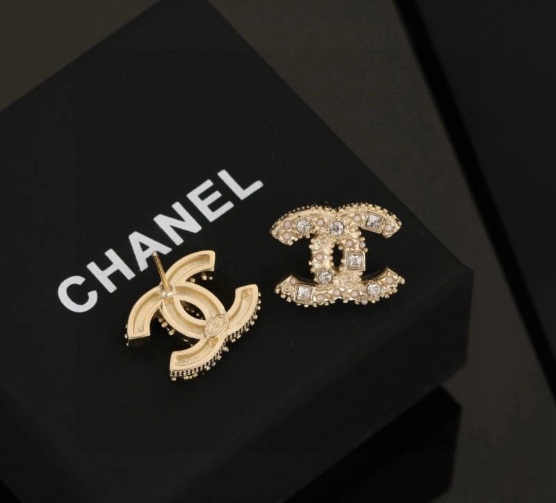 Lightweight Chanel Earrings 222484
