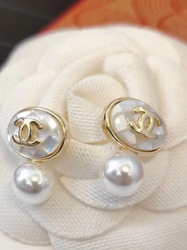 Refined Chanel Earrings 222498