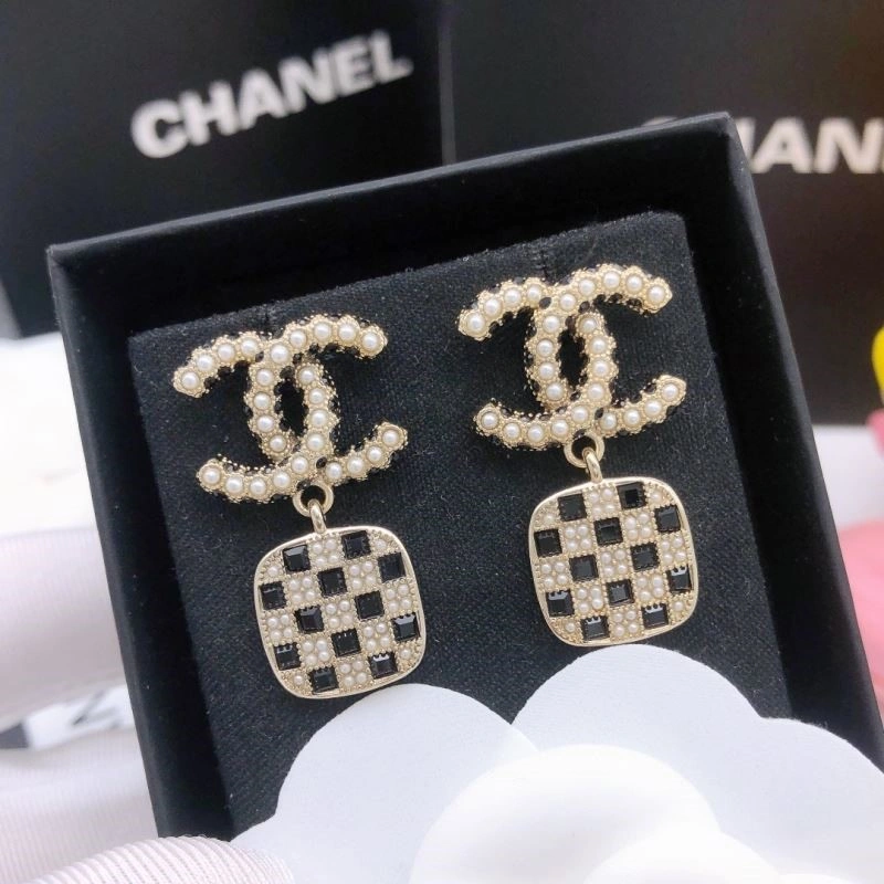 Trendy Chanel Earrings 222482