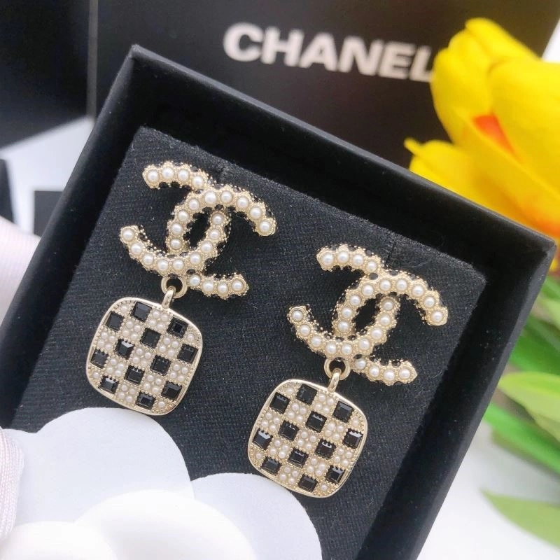 Trendy Chanel Earrings 222482