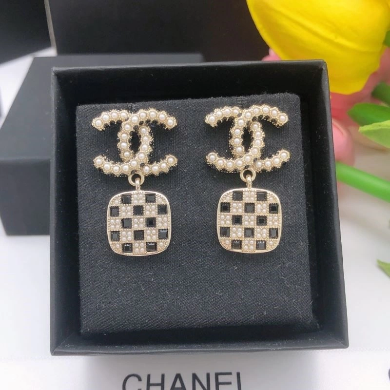 Trendy Chanel Earrings 222482