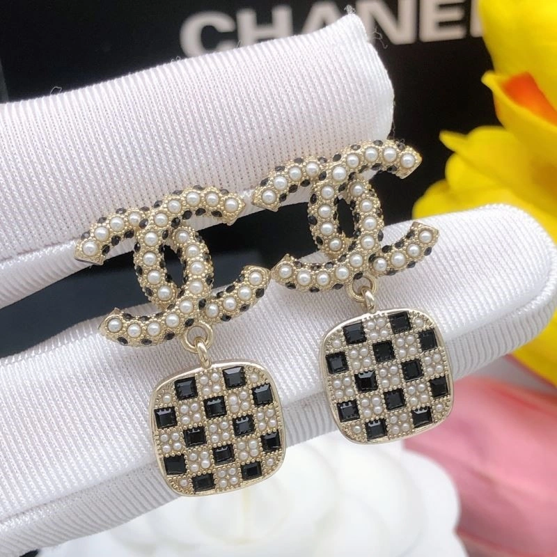 Trendy Chanel Earrings 222482