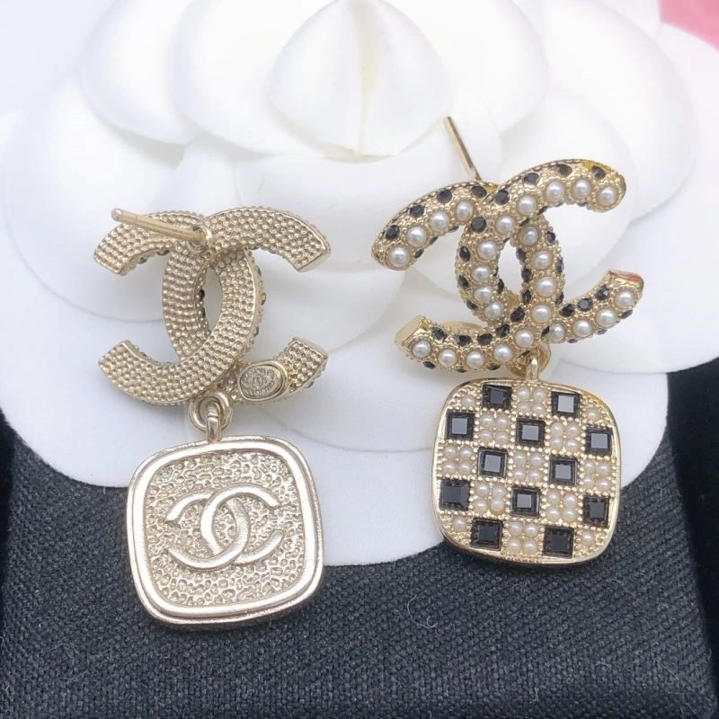 Trendy Chanel Earrings 222482