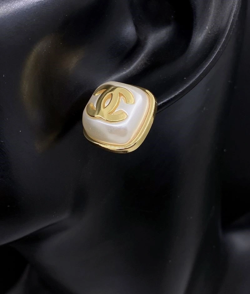 Chanel Earrings Refined 222452