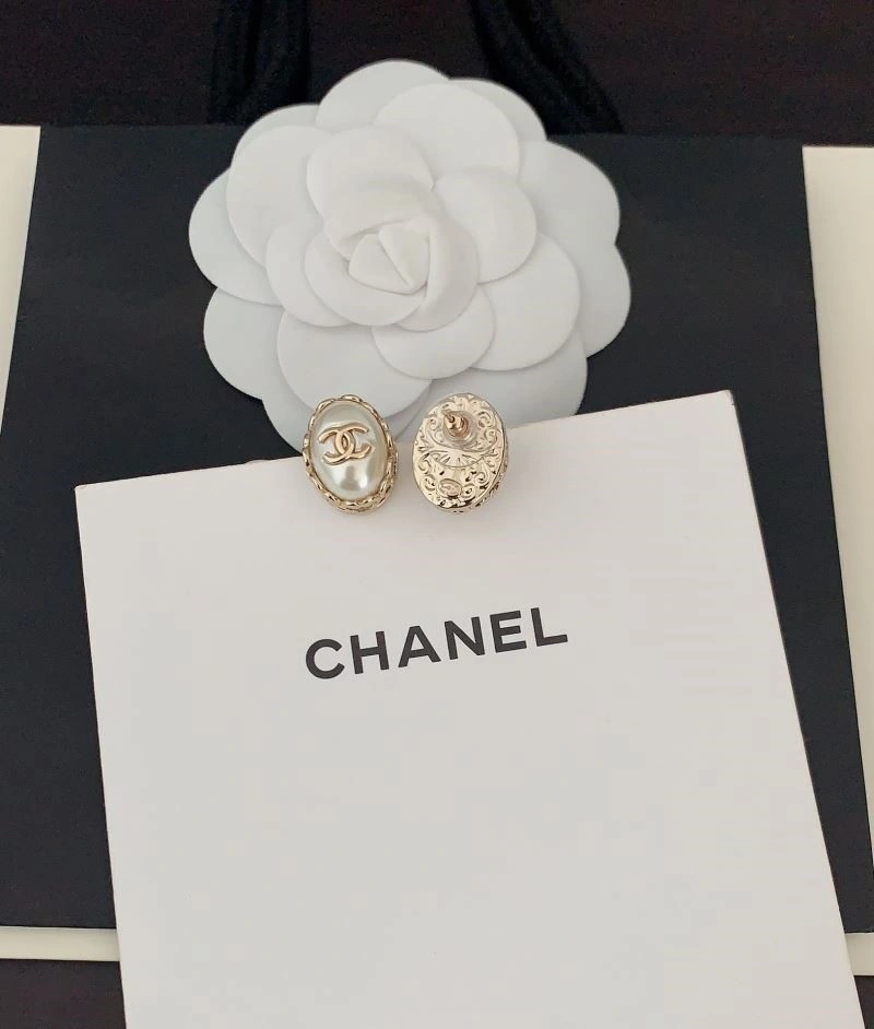 Lightweight Chanel Earrings 222446