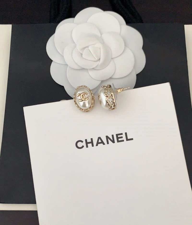 Lightweight Chanel Earrings 222446