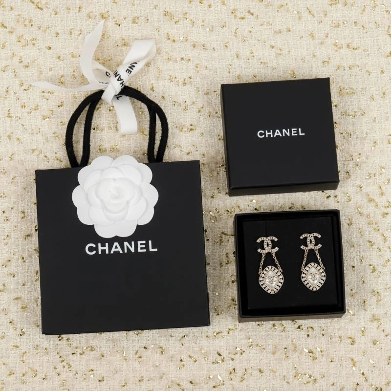 Unique Chanel Earrings 222450