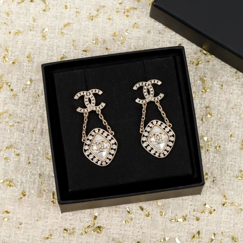 Unique Chanel Earrings 222450