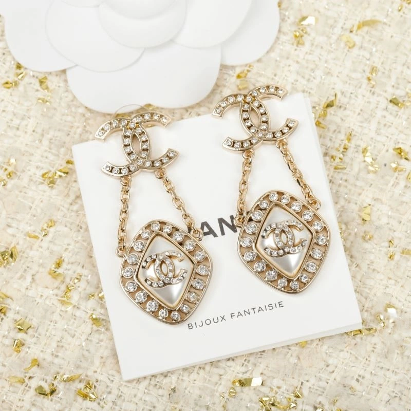 Unique Chanel Earrings 222450