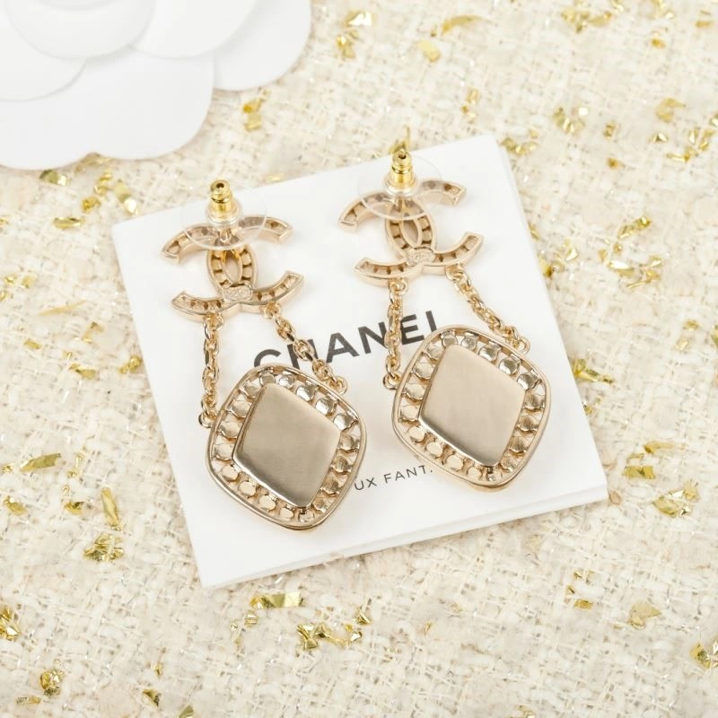 Unique Chanel Earrings 222450