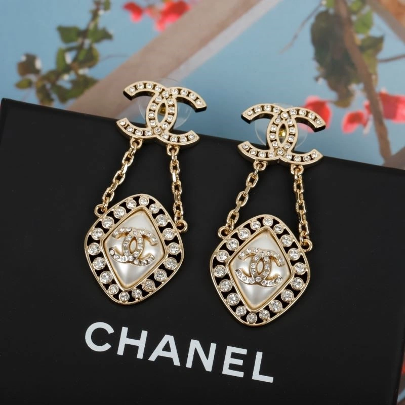 Unique Chanel Earrings 222450