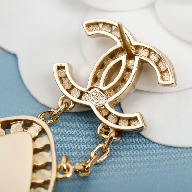 Unique Chanel Earrings 222450