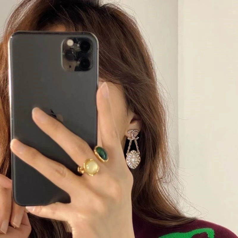 Unique Chanel Earrings 222450