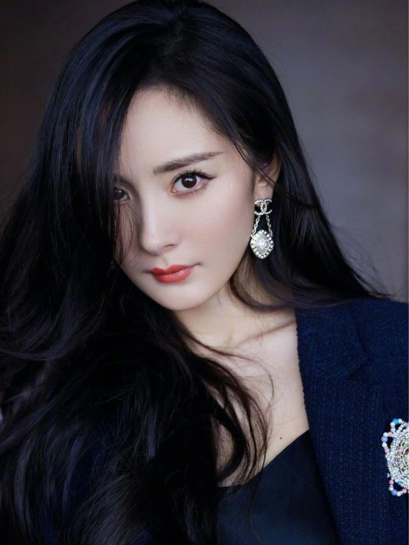 Unique Chanel Earrings 222450