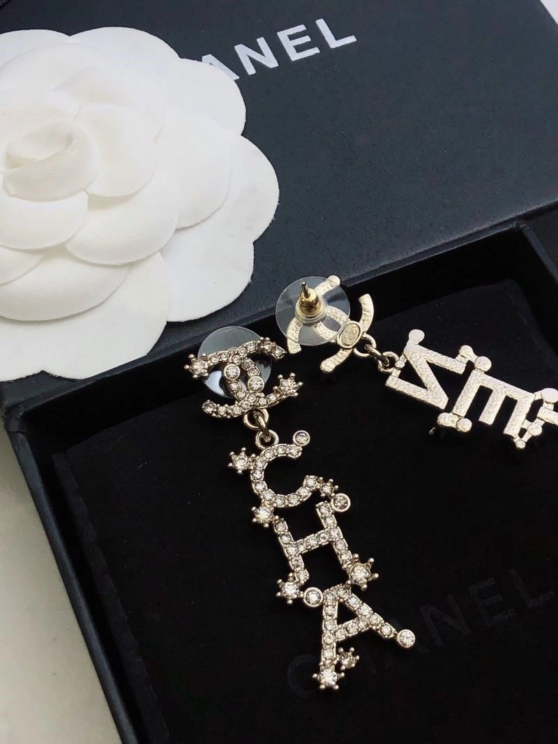 Lightweight Chanel Earrings 222454