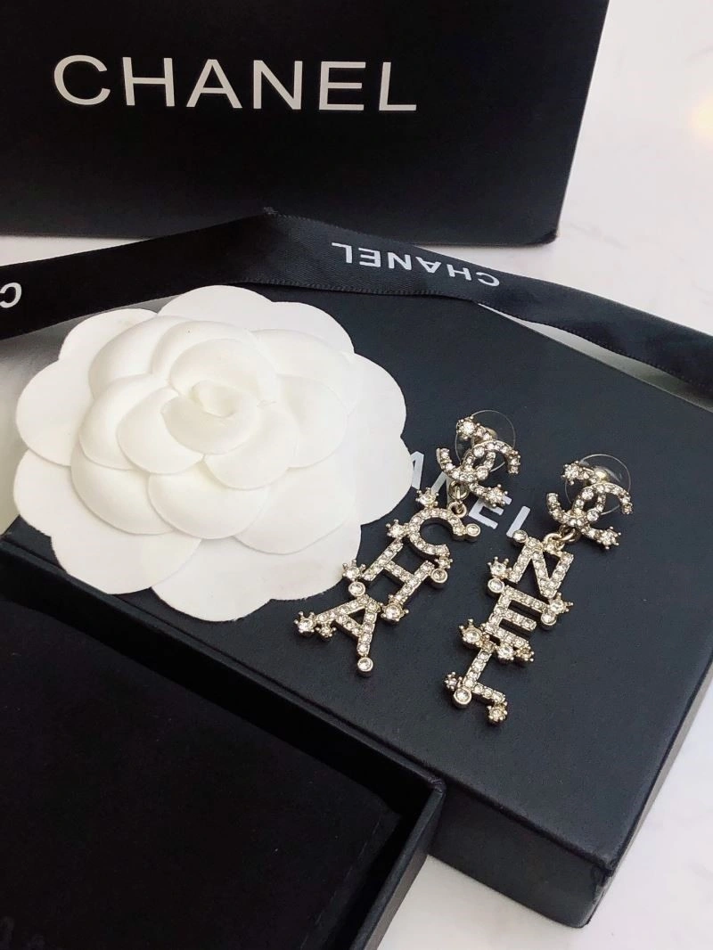 Lightweight Chanel Earrings 222454