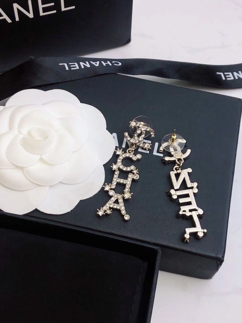 Lightweight Chanel Earrings 222454