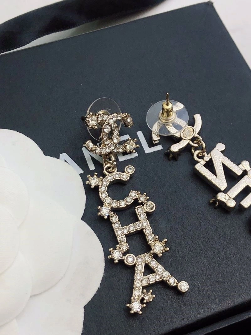 Lightweight Chanel Earrings 222454