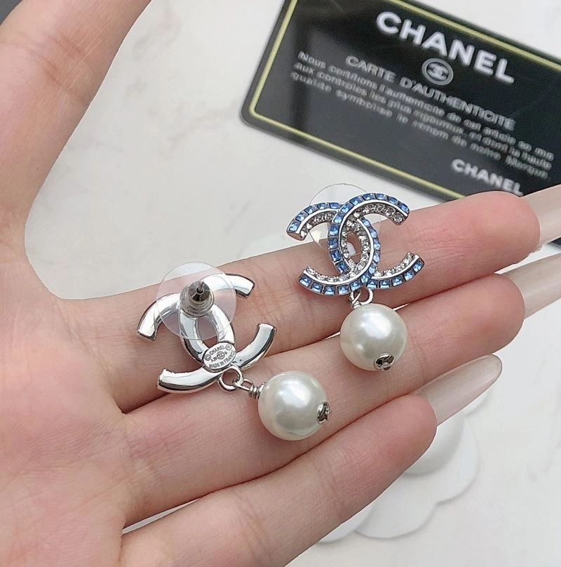 Trendy Chanel Earrings 222431