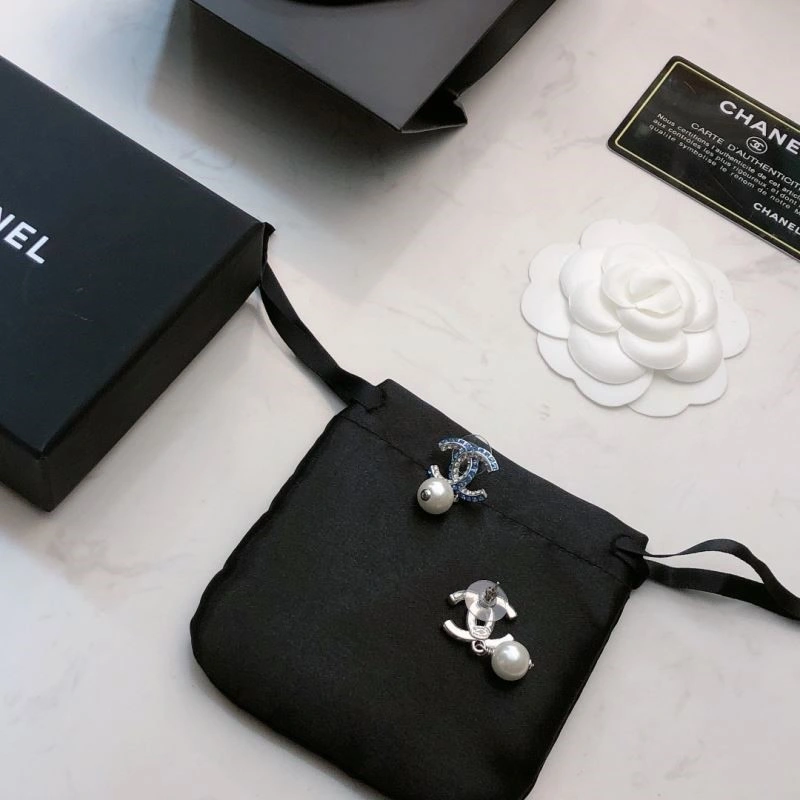 Trendy Chanel Earrings 222431