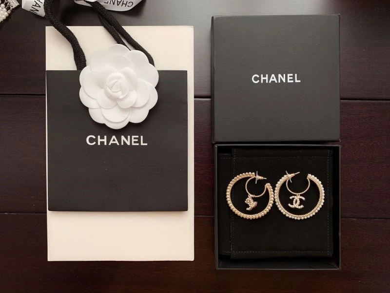 Chanel Earrings Breathable 222427